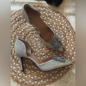 Sparkle Embellished Pointed Toe Pumps - Silver